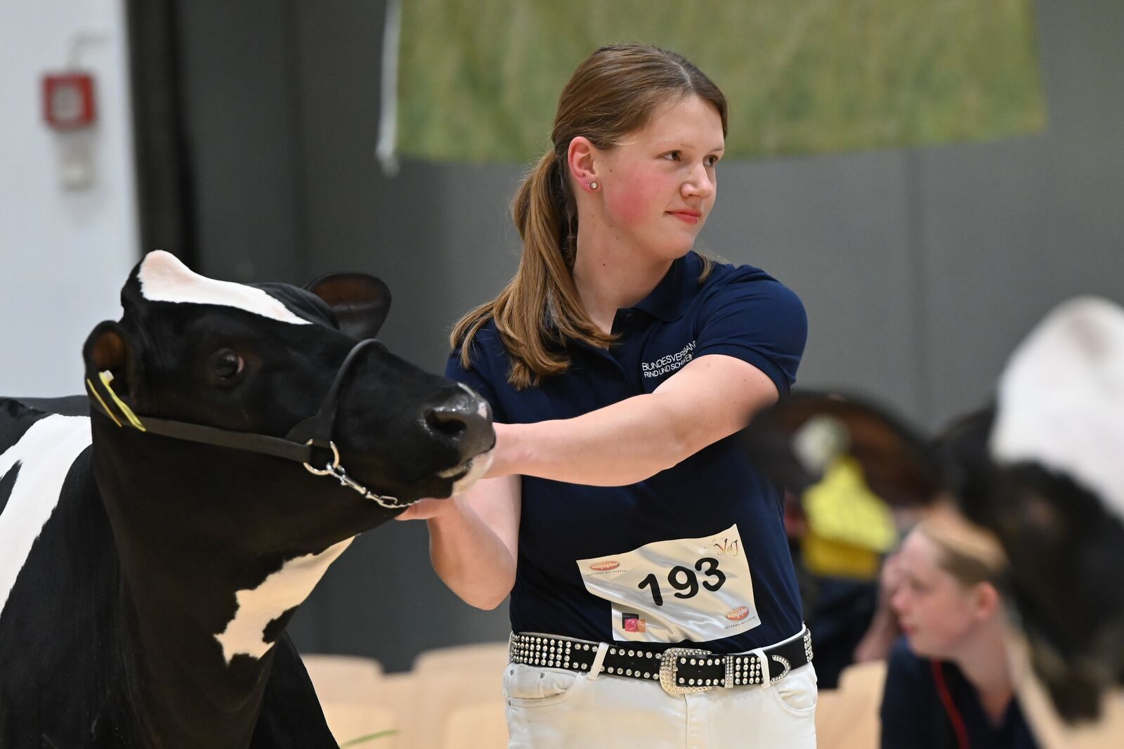 Als letzte und gleichzeitig erfahrenste Jungzüchterin holt sich Josefa Henkelmann im Ring den 3. Platz.