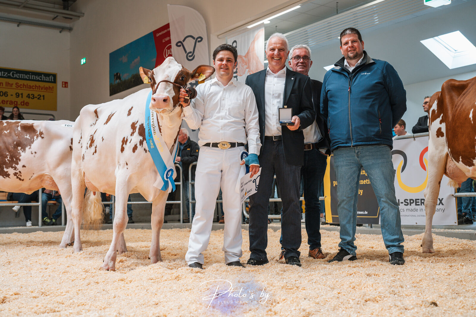 Siegerfärse der Red Hoslteins wurde die MOMENT PP-Tochter Belana von der Bormann GbR aus Biesendorf vor BHI Oldred, eine SHOUT RDC-Tochter vom Zuchtbetrieb Büllesbach Holsteins, Buchholz.<br />
