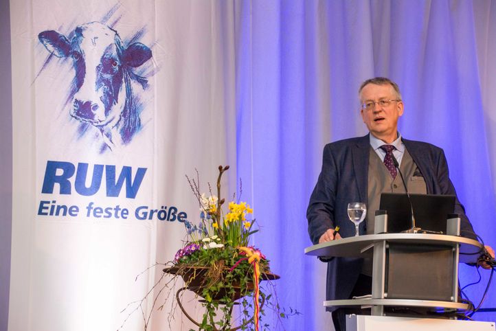 Prof._Dr._Hermann_Swalve__Gastreferent__Institut_fuer_Agrar-_und_Ernaehrungswissenschaften__Universitaet_Halle-Wittenberg-1.jpg