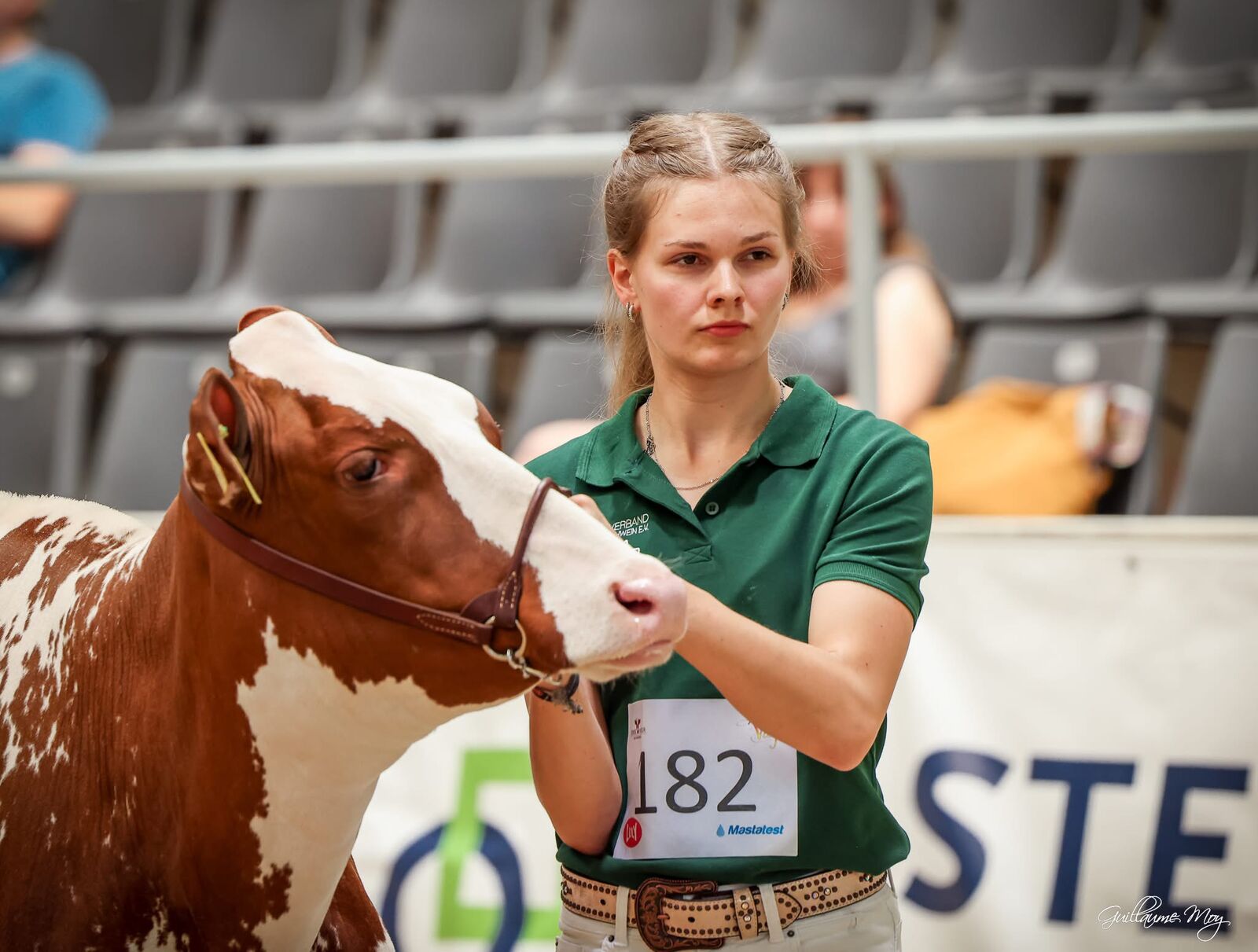 Erfolgreich zieht Laura Köster mit dem 1a-Platz und "Honorable Mention"-Titel aus dem Ring.